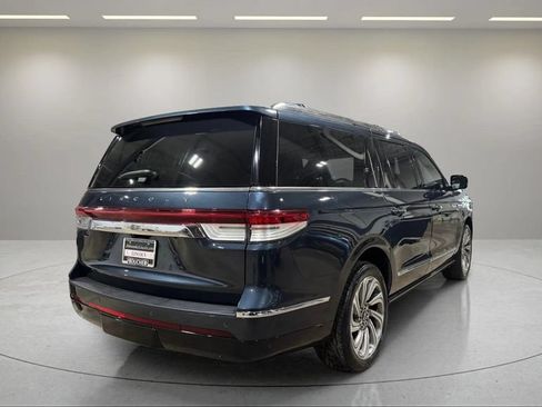 Certified 2022 Lincoln Navigator L Reserve AWD/4WD image 3