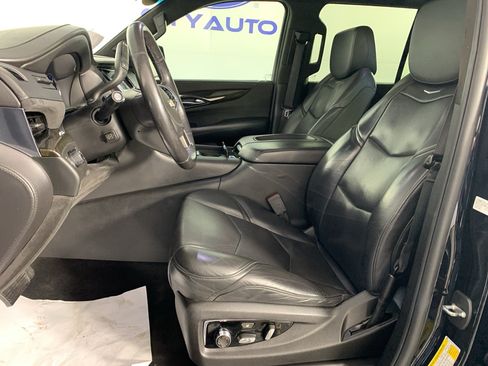 Used 2018 Cadillac Escalade Platinum RWD image 15
