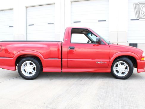 Used 2001 Chevrolet S10 Pickup Xtreme w/ Preferred Equipment Group image 16