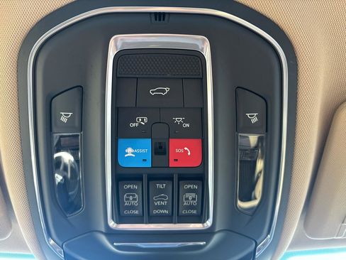 Used 2022 Jeep Grand Cherokee L Limited w/ Luxury Tech Group II image 35