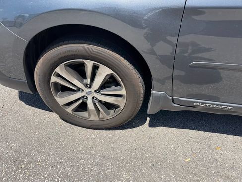 Used 2019 Subaru Outback 2.5i Limited AWD/4WD image 11