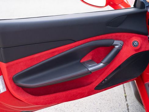 Used 2021 Ferrari F8 Tributo RWD image 27