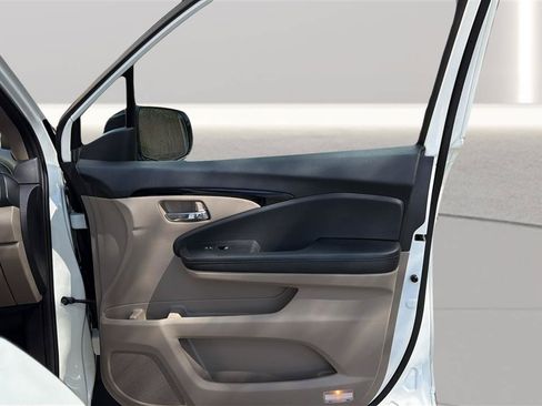 Used 2016 Honda Pilot Touring image 16