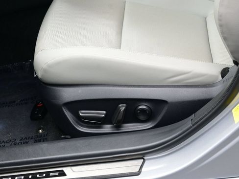 Used 2025 Toyota Prius XLE AWD/4WD image 11