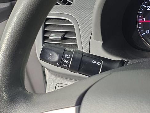 Used 2012 Hyundai Accent GLS FWD image 28