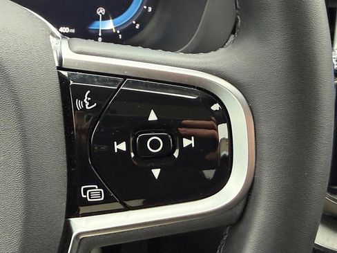 Certified 2025 Volvo XC60 B5 Plus image 19