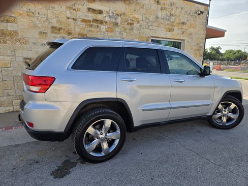 Used 2011 Jeep Grand Cherokee Overland AWD/4WD image 20