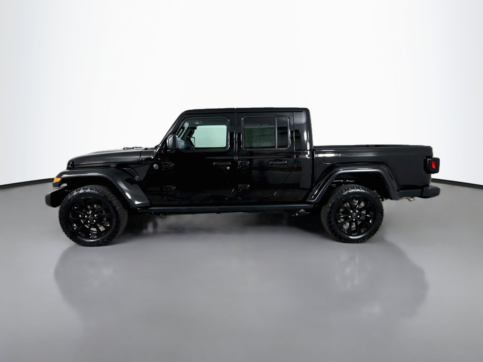 Used 2025 Jeep Gladiator Sport AWD/4WD image 4