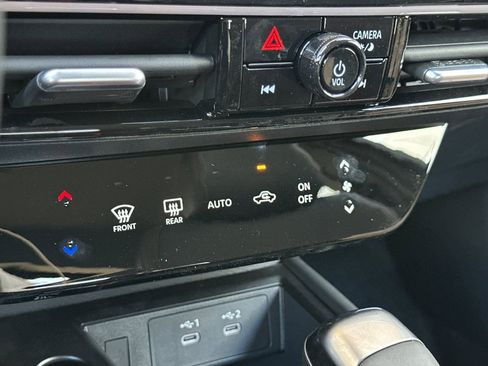 New 2025 Nissan Kicks SR image 17