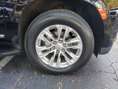 Used 2022 GMC Yukon SLT w/ SLT Premium Package image 5