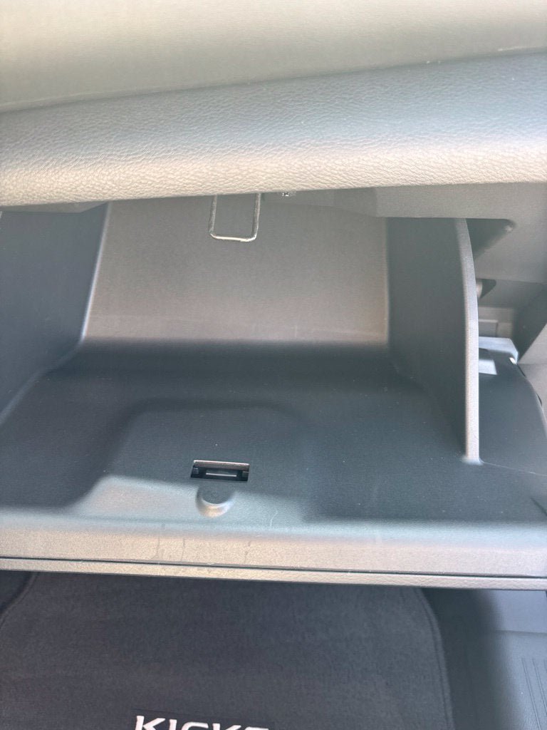 Used 2023 Nissan Kicks SR FWD image 28