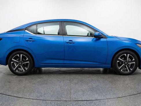 Used 2025 Nissan Sentra SV image 11