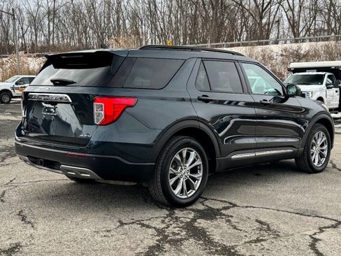 Used 2022 Ford Explorer XLT w/ Equipment Group 202A image 3