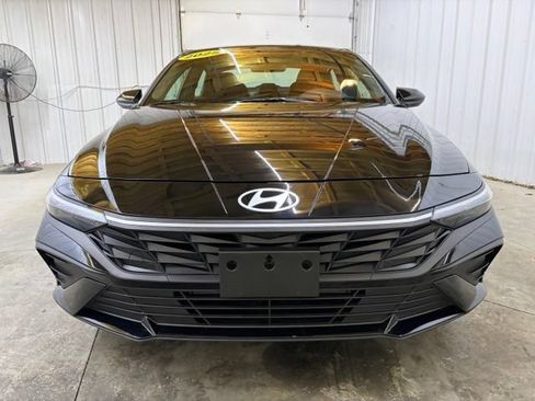 Used 2025 Hyundai Elantra Sport FWD image 2