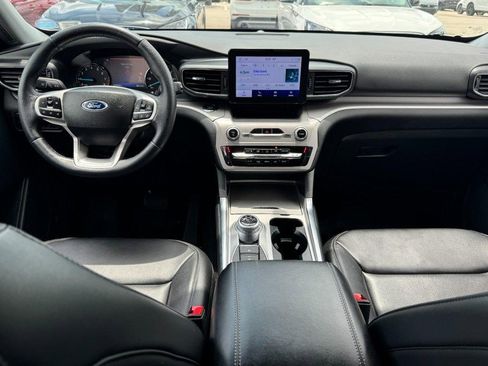 Used 2023 Ford Explorer XLT w/ Equipment Group 202A image 9