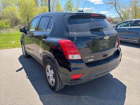 Used 2022 Chevrolet Trax LS w/ Tint and Cruise Package AWD/4WD image 7