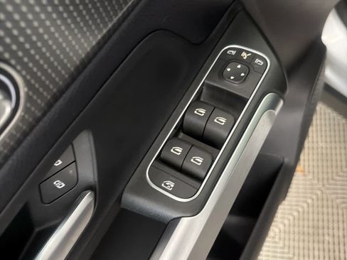 Used 2020 Mercedes-Benz GLB 250 4MATIC image 23
