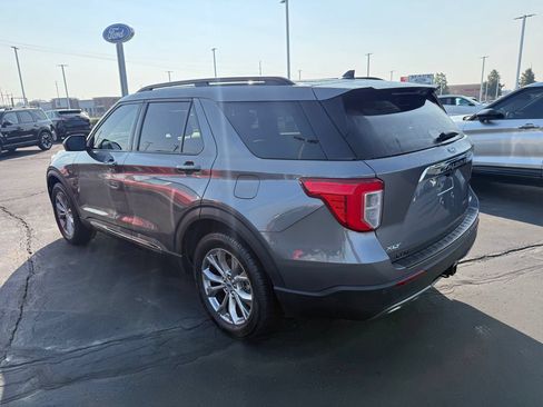 Used 2022 Ford Explorer XLT w/ Equipment Group 202A AWD/4WD image 4