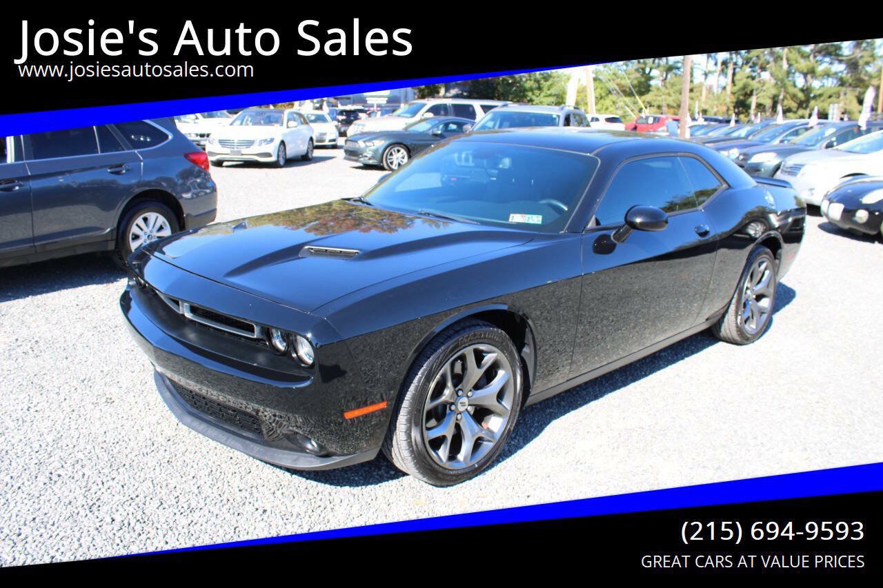 Used 2017 Dodge Challenger SXT Plus RWD image 1