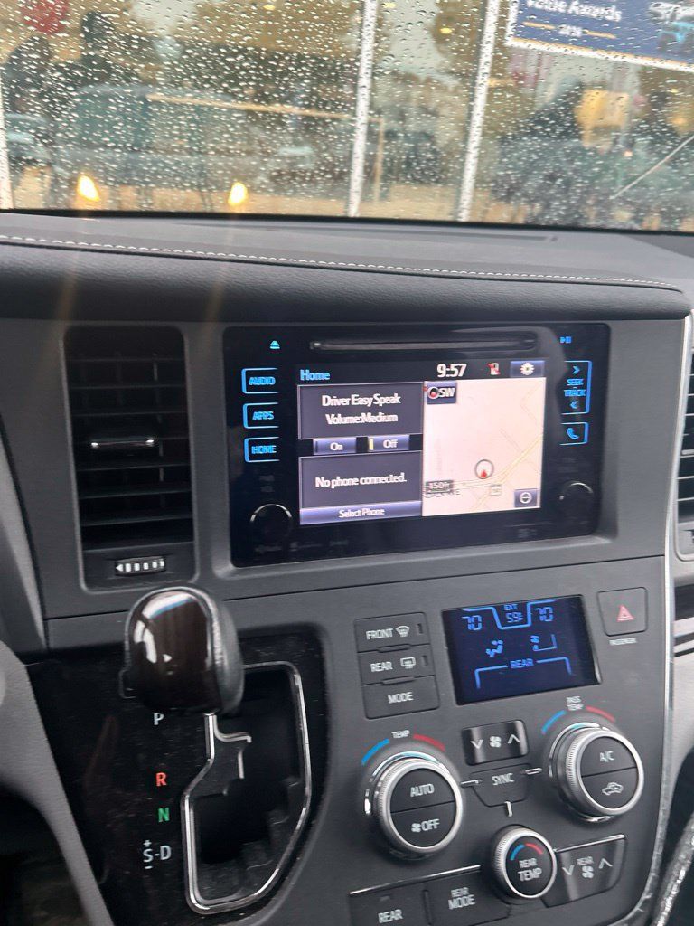 Used 2017 Toyota Sienna XLE w/ XLE Navigation Package FWD image 8