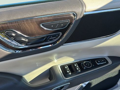 Used 2017 Lincoln Continental Reserve w/ Climate Package image 26