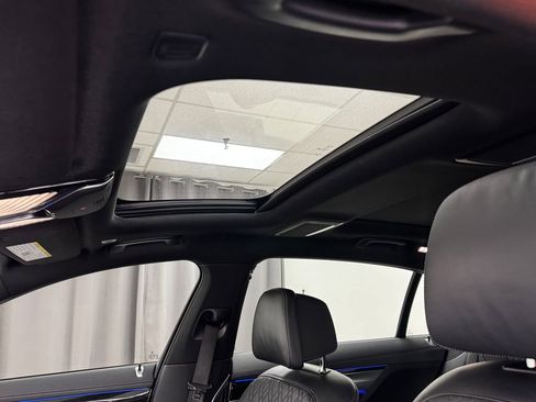 Used 2022 BMW 750i xDrive w/ Autobahn Package image 27