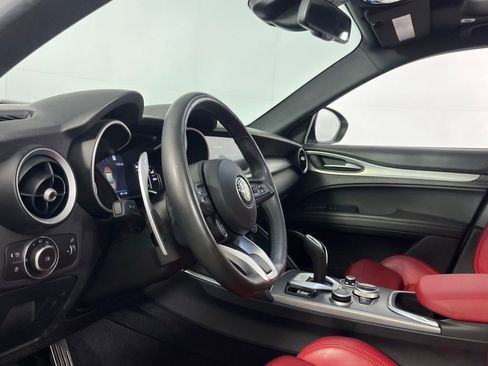 Used 2022 Alfa Romeo Stelvio Veloce image 27