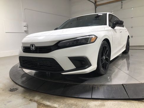 Used 2024 Honda Civic Sport image 3
