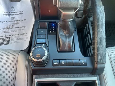 Used 2024 Toyota Tacoma Limited w/ Limited Package (LT) image 21