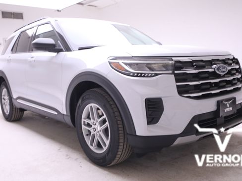 New 2025 Ford Explorer Active image 7