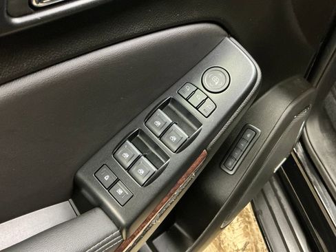 Used 2019 GMC Yukon SLT w/ Graphite Edition image 19