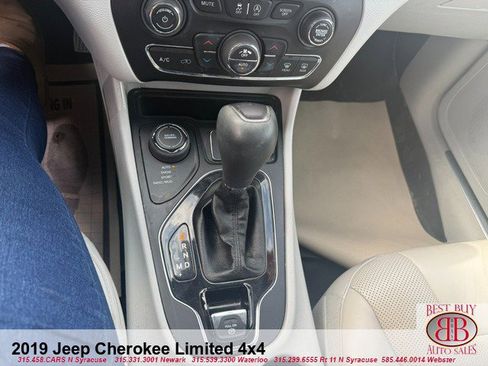 Used 2019 Jeep Cherokee Limited AWD/4WD image 18