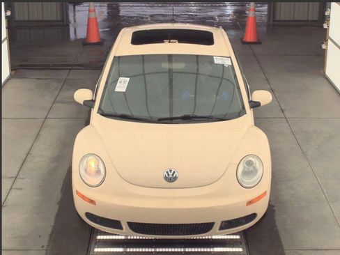 Used 2006 Volkswagen Beetle Coupe w/ Package 1 FWD image 9