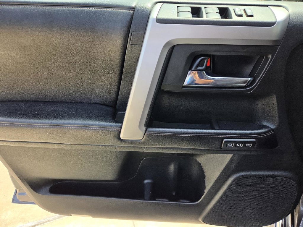 Used 2016 Toyota 4Runner Limited AWD/4WD image 18
