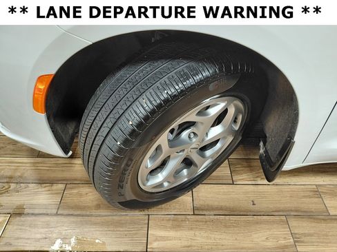 Certified 2024 Chrysler Pacifica Limited image 11