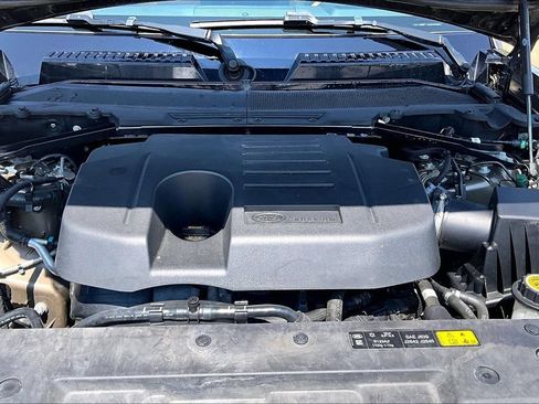 Used 2023 Land Rover Defender 130 X AWD/4WD image 9