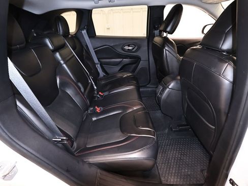 Used 2019 Jeep Cherokee Trailhawk w/ Cold Weather Group AWD/4WD image 18