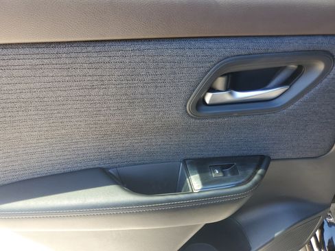 Used 2023 Nissan Rogue SV image 11