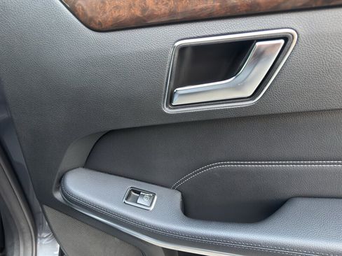 Used 2014 Mercedes-Benz E 350 4MATIC Sedan w/ Premium 1 Package image 37
