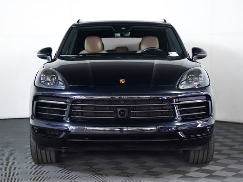 Certified 2023 Porsche Cayenne Platinum Edition image 7