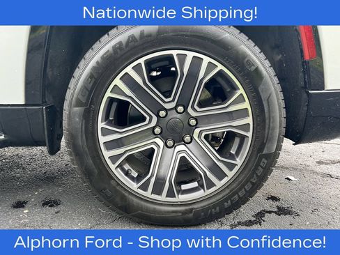 Used 2024 Jeep Wagoneer L Series II w/ Flexible Seating Group AWD/4WD image 41