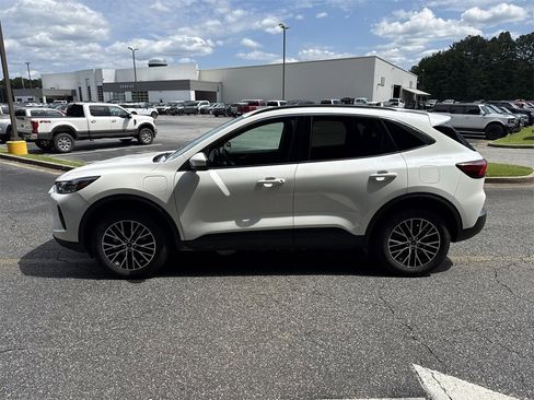 Used 2024 Ford Escape SE image 4