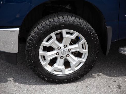 Used 2018 Nissan Titan SV w/ SV Convenience Package AWD/4WD image 10