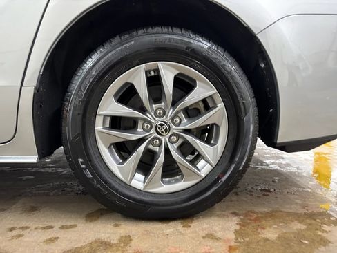 Used 2024 Toyota Sienna XLE w/ XLE Plus Package FWD image 33