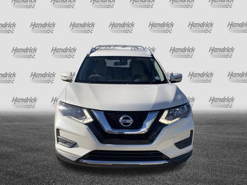 Used 2017 Nissan Rogue SV image 3
