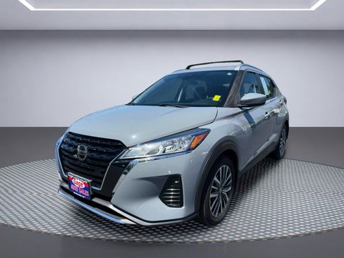 Used 2021 Nissan Kicks SV FWD image 2