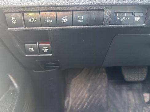 Used 2025 Toyota Sienna Platinum AWD/4WD image 6