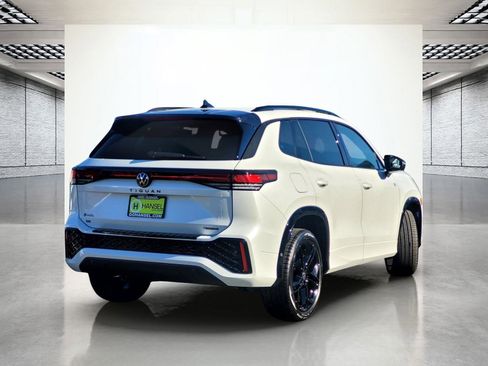 New 2026 Volkswagen Tiguan SE R-Line AWD/4WD image 4