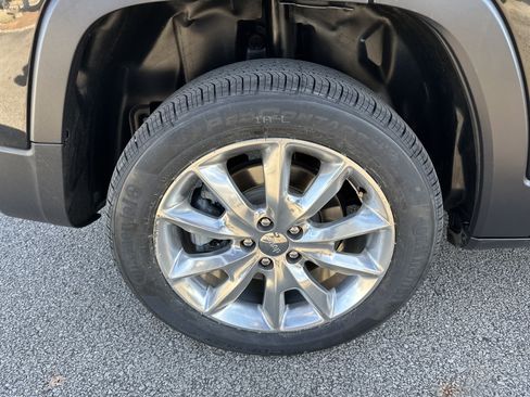 Used 2014 Jeep Cherokee Limited w/ Luxury Group image 19