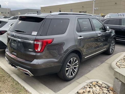 Used 2017 Ford Explorer Platinum image 5